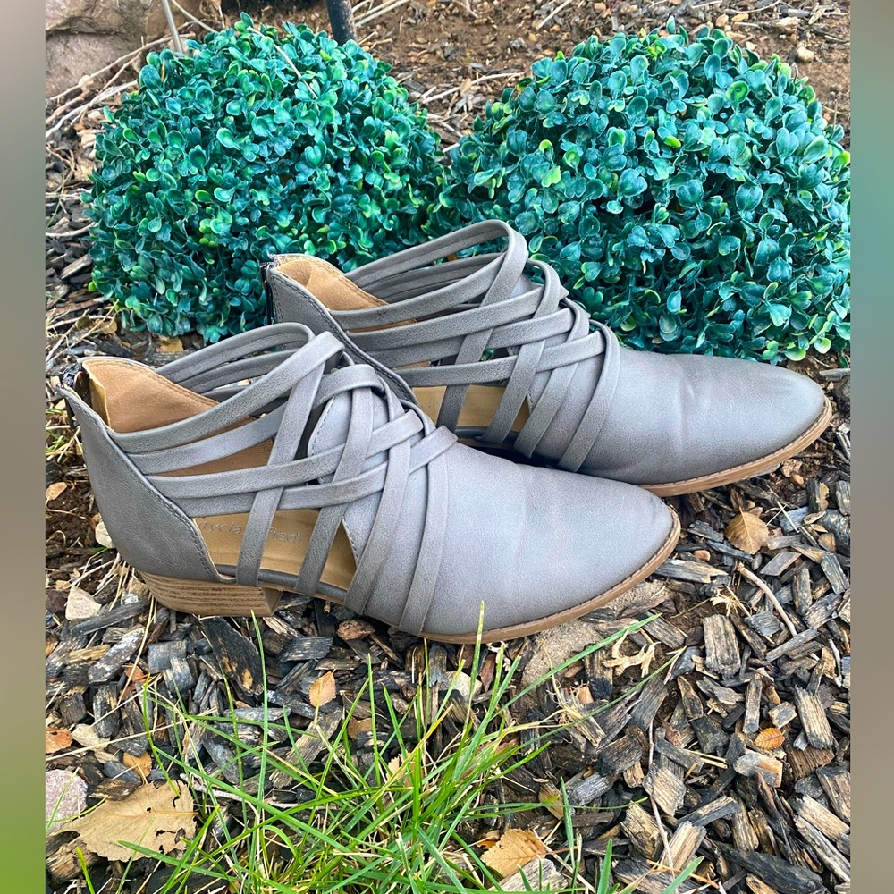 City Classified Booties Faux Leather Size 9